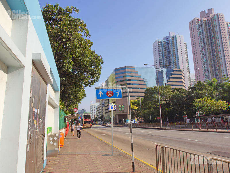 晓悦 交通配套 长沙湾道有路牌指示港铁站方向