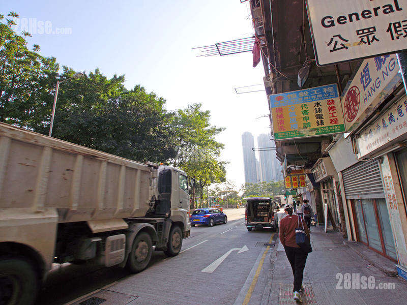 晓悦 附近街道 昌华街,前方是长沙湾道