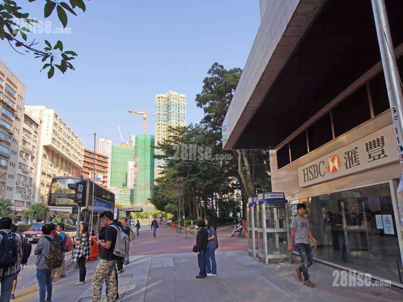 晓悦 附近街道 长沙湾道有较多工厂大厦,附近有一间银行