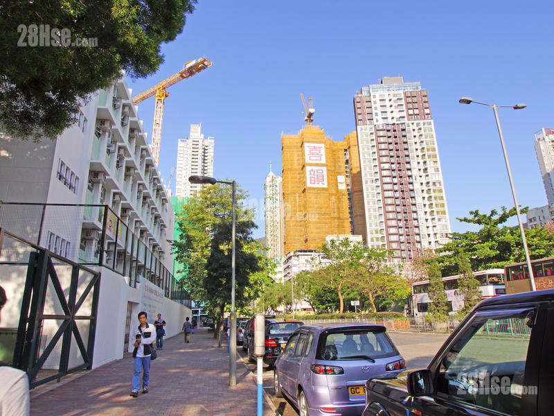 晓悦 附近设施 从兴华街亦可看见长沙湾天主教英文中学(另一面)