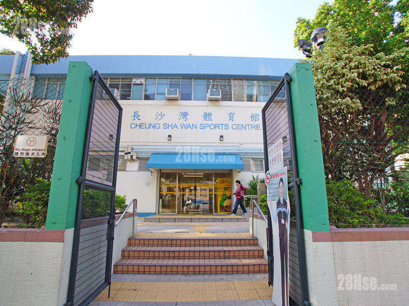 晓悦 附近设施 体育馆于兴华街的正门入口