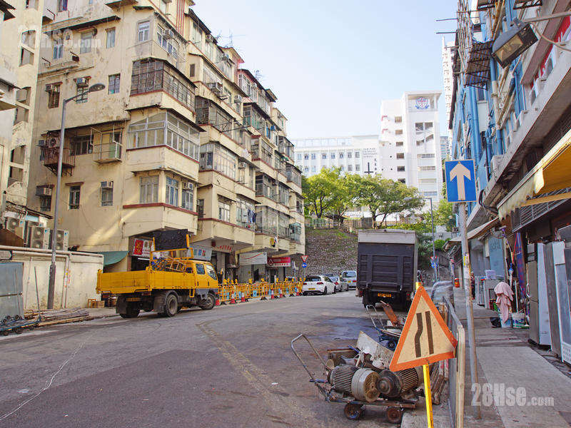 晓悦 附近设施 福华街尾段近永康街,可看到天主教南华中学,旁边有明爱医院