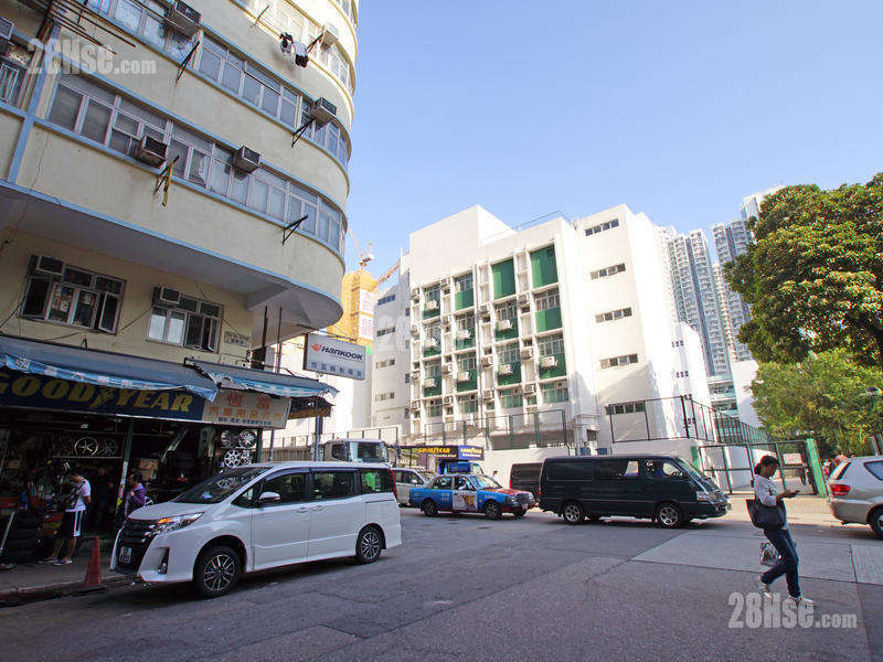 晓悦 附近设施 项目斜对面的长沙湾天主教英文中学