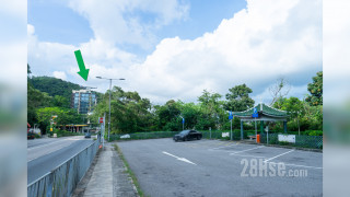畢架‧金峰 附近街道 項目 (綠色箭嘴部分) 附近設有停車場