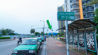 #LYOS 交通配套: 洪元路設有的士站, 項目位於綠色箭嘴部分