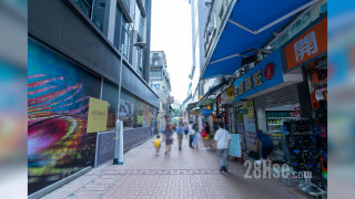  尚宜 鄰近商場或食肆  項目旁邊的小巷設有各種食肆商舖