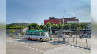 柏瓏II 交通配套: 錦上路港鐵站旁邊設有專線小巴站
