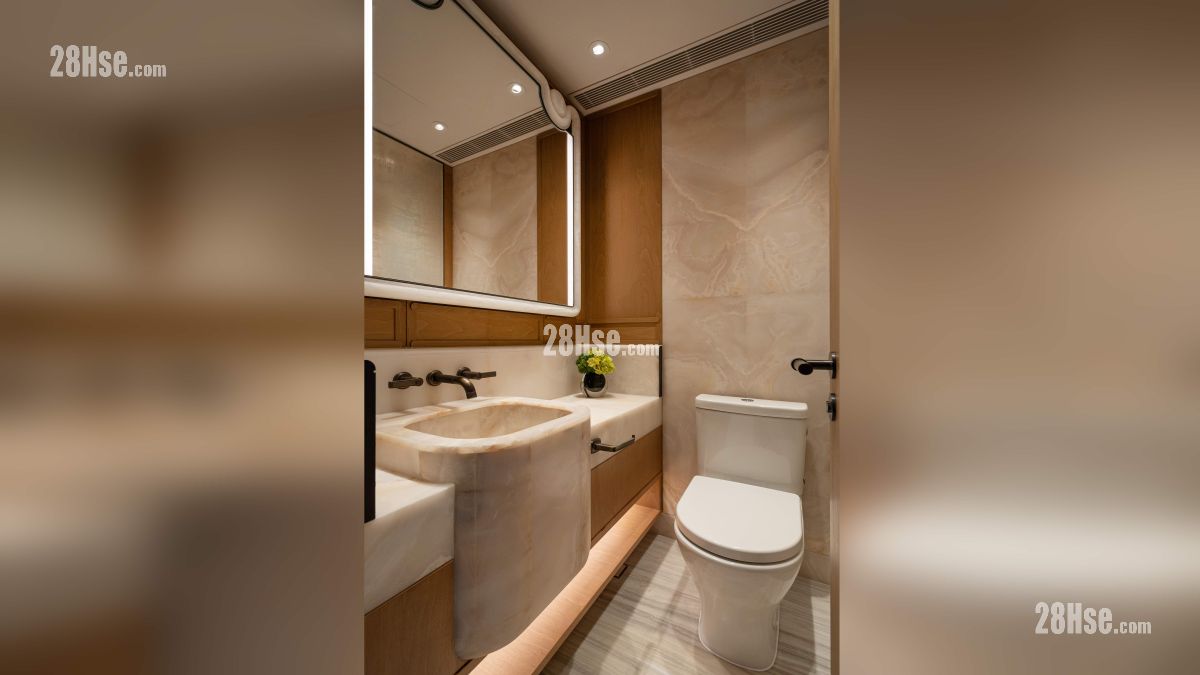 天玺海 1期 示范单位 厨房内部设有储物室与洗手间 