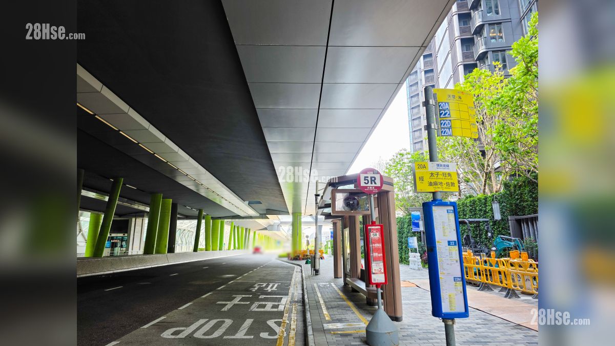 天玺海 1期 交通配套 项目外的承丰道设有巴士站, 九巴(5R), 城巴(20A,22,22D,22M)