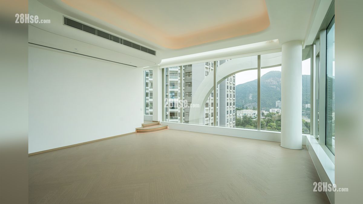 峻誉渣甸山 示范单位 客厅设有楼梯通往天台