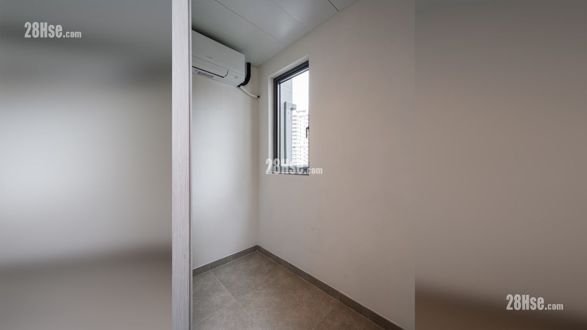 峻誉渣甸山 示范单位 厨房内部设有工作间