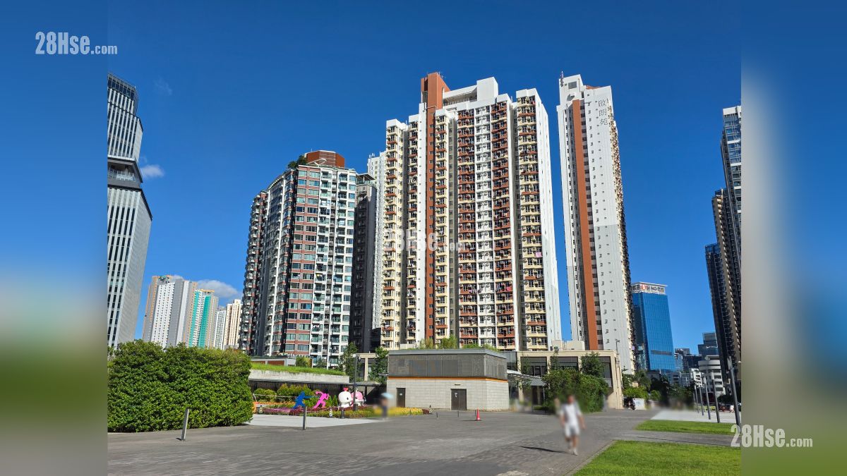 天璽天 2期 周邊大廈 項目附近的啟朗苑, 啟德1號