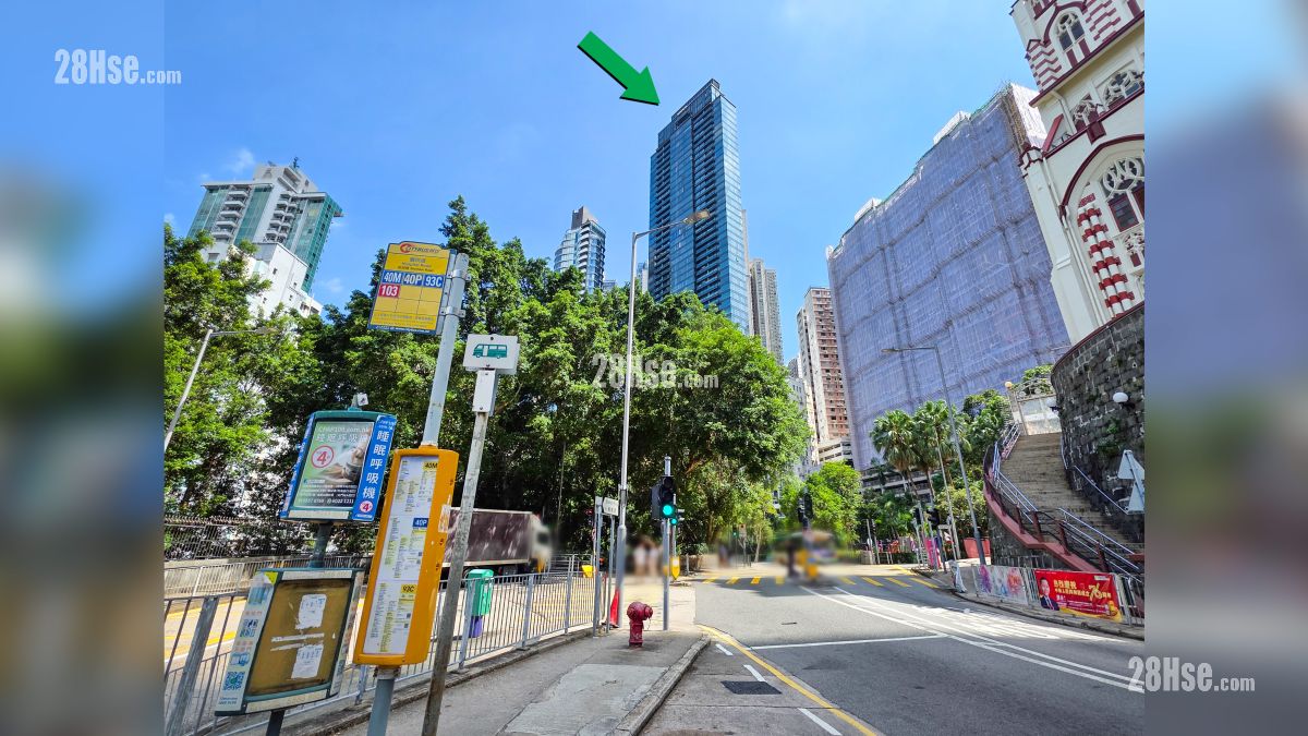 天御 2期 交通配套 般咸道設有巴士站, 項目位於綠色箭嘴部分