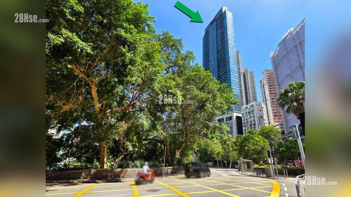 天御 2期 附近街道 從堅道與西摩道交界觀看項目 (綠色箭嘴部分)
