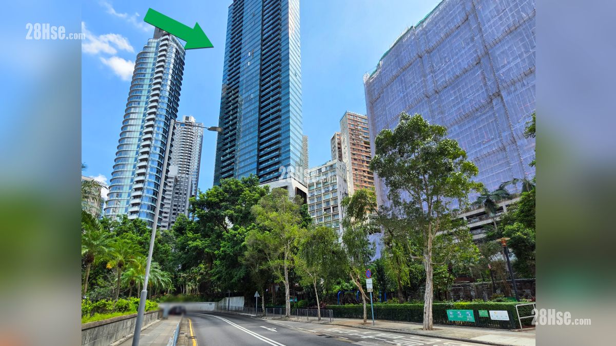 天御 2期 附近街道 從堅道觀看項目 (綠色箭嘴部分)