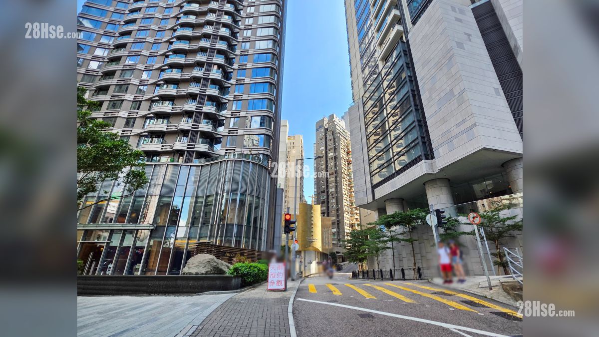 天御 2期 周邊大廈 項目對面, 位於西摩道的 Arezzo 瀚然與 Azura