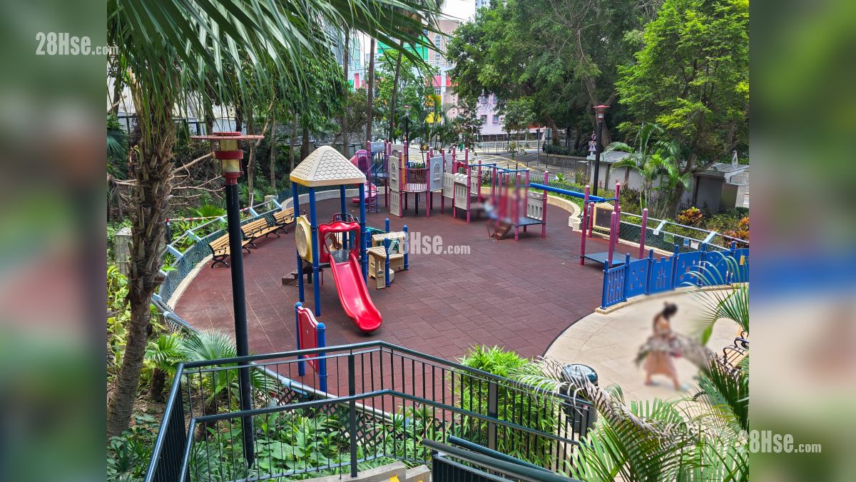 天御 2期 附近設施 堅道花園, 距離項目約 150 米