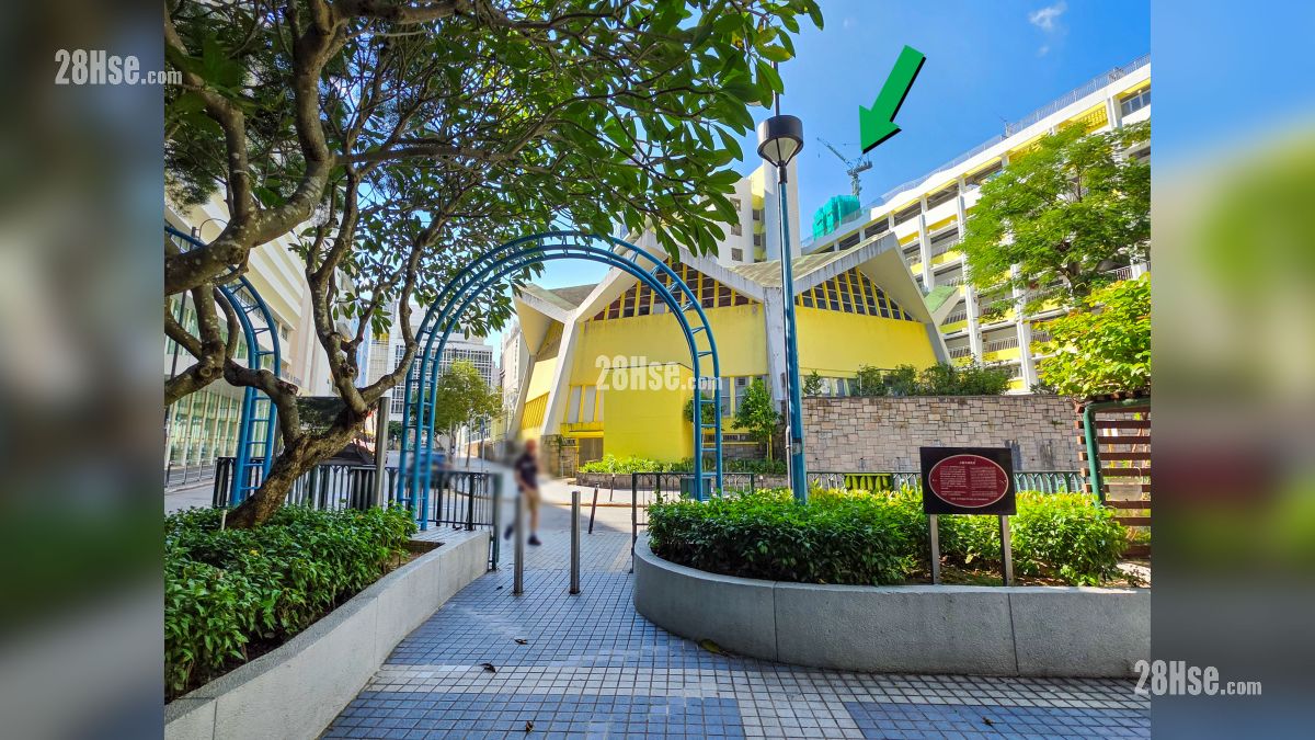 Woodis 附近設施 摩理臣山道遊樂場 , 距離項目 (綠色箭嘴部) 約 250 米