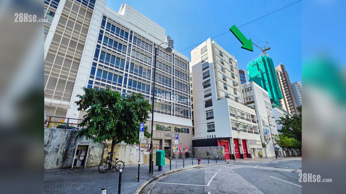 Woodis 附近設施 鄧肇堅醫院 , 距離項目 (於綠色箭嘴部分) 約 250 米