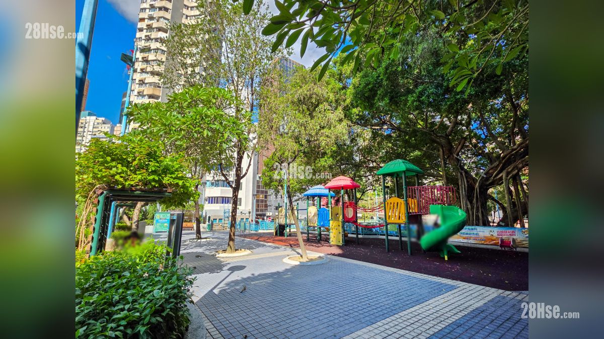 Woodis 附近設施 摩理臣山道遊樂場 , 距離項目約 250 米