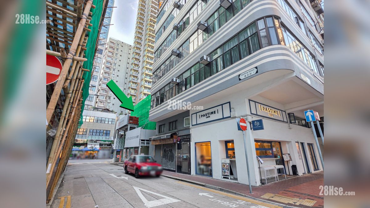 瑧爾 鄰近商場或食肆 項目 (綠色箭嘴部分) 外的南京街與炮台街交界設有食肆商舖