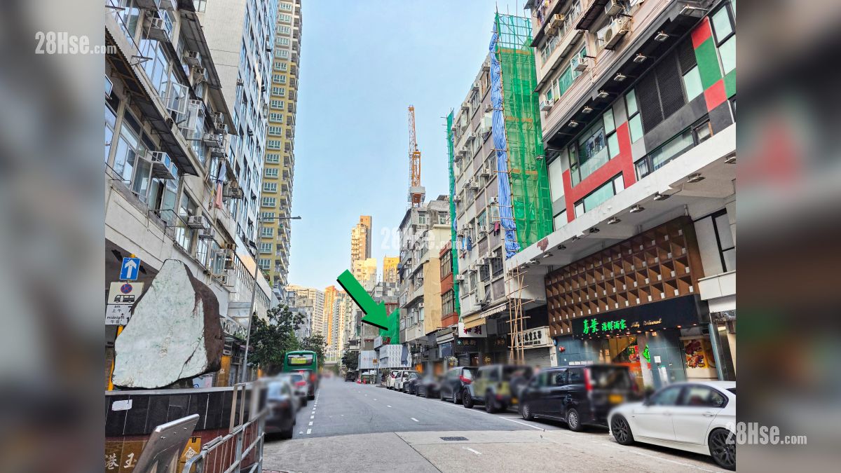 瑧爾 鄰近商場或食肆 項目 (綠色箭嘴部分) 外的廣東道設有食肆商舖