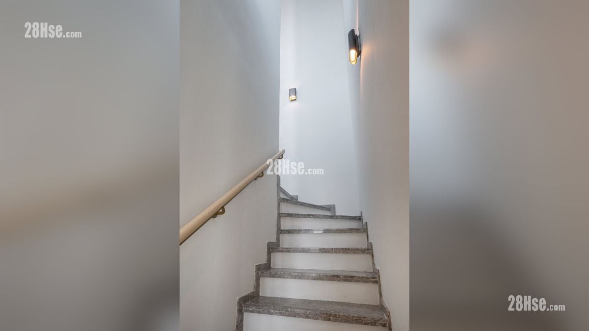 Double Coast III 示范单位 楼梯通往天台部分