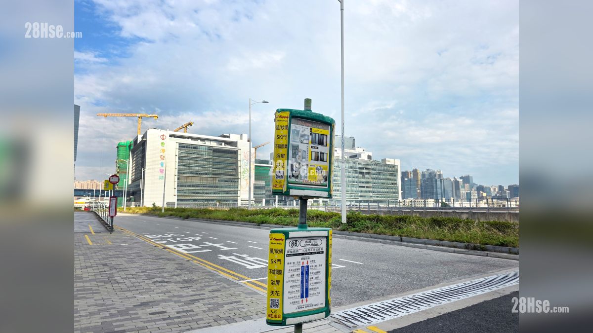 Double Coast III 交通配套 项目外的启德桥设有专线小巴站 (86)