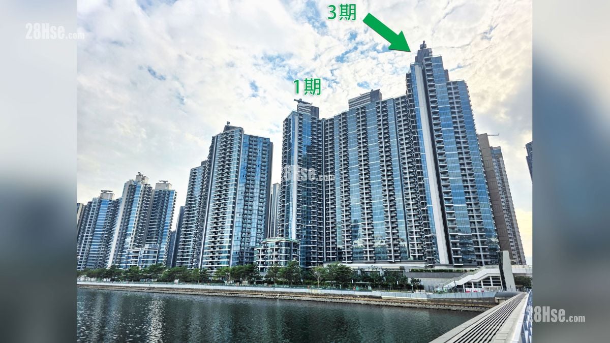 Double Coast III 屋苑其他期数 项目 1 期与 3 期位置 (从启德桥观看)