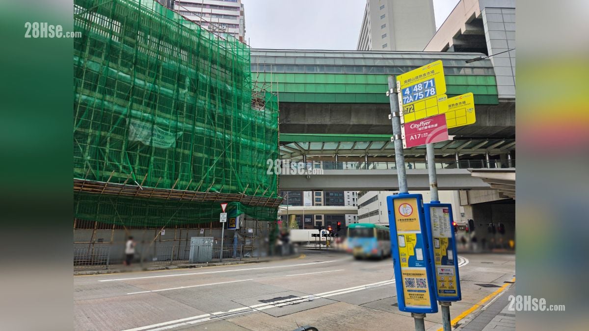 Deep Water South 6A期 交通配套 南朗山道商場外設有城巴巴士站 (4,48,71,72A,75,78,N72)