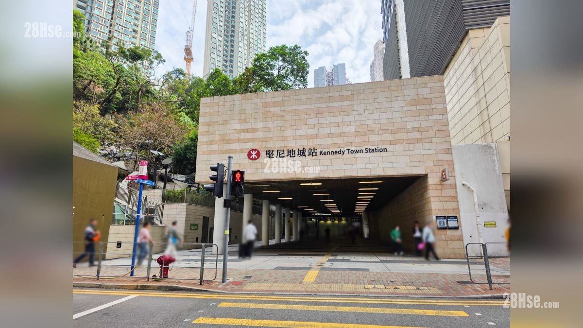 海嵎 交通配套 堅尼地城港鐵站 B 出口旁邊設有專線小巴站