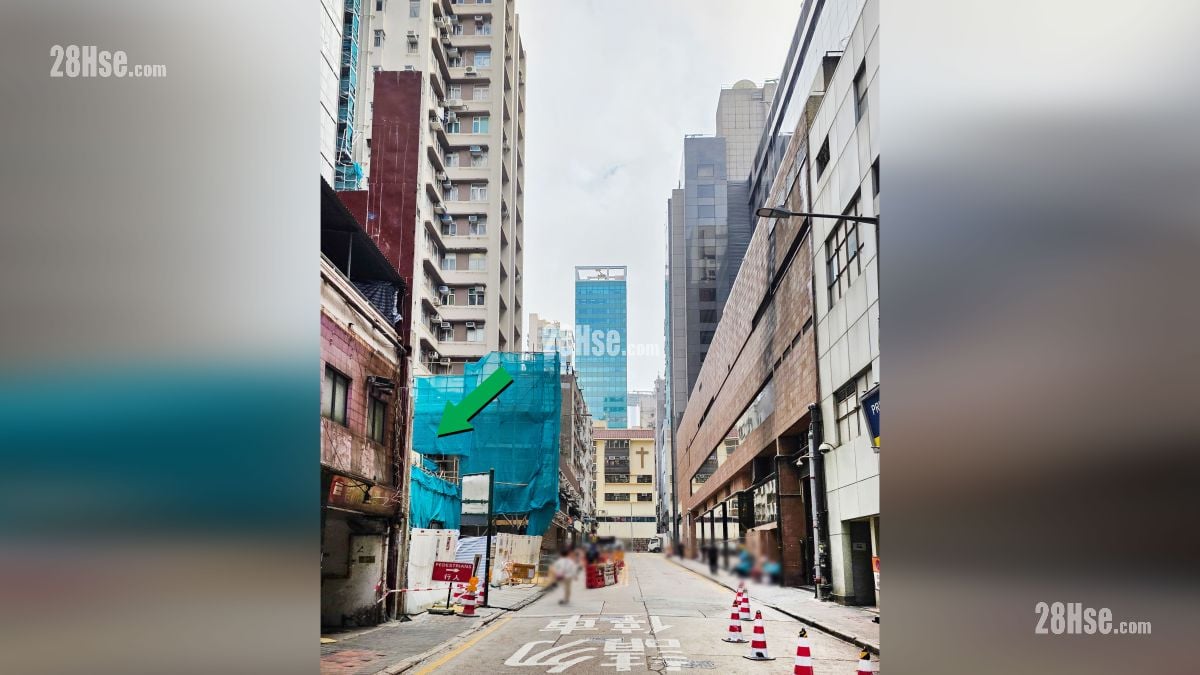 瑜意 屋苑設施環境 項目 (綠色箭嘴部分) 外的德興街, 人流較少