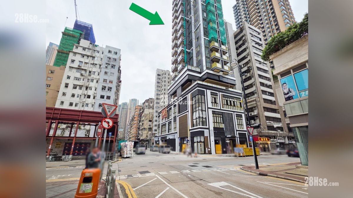 映居 屋苑設施環境 項目 (綠色箭嘴部分) 外的橡樹街與埃華街交界