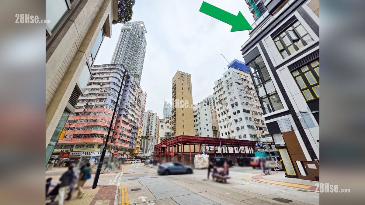 映居 屋苑設施環境 項目 (綠色箭嘴部分) 外的橡樹街與埃華街交界