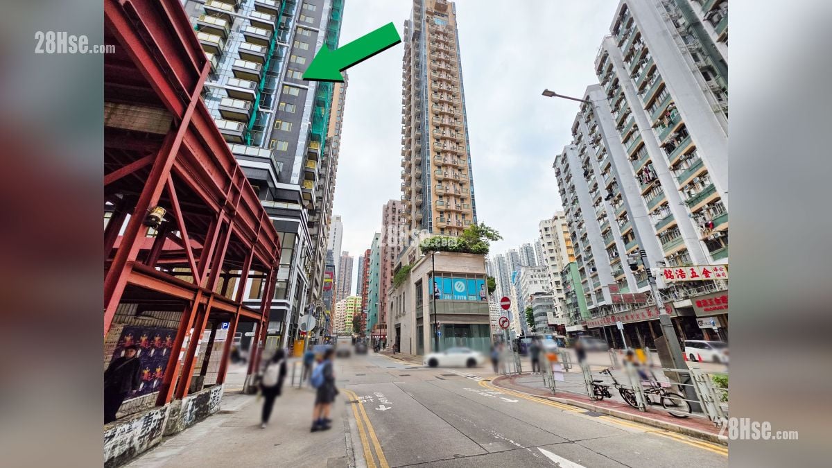 映居 屋苑設施環境 項目 (綠色箭嘴部分) 外的埃華街