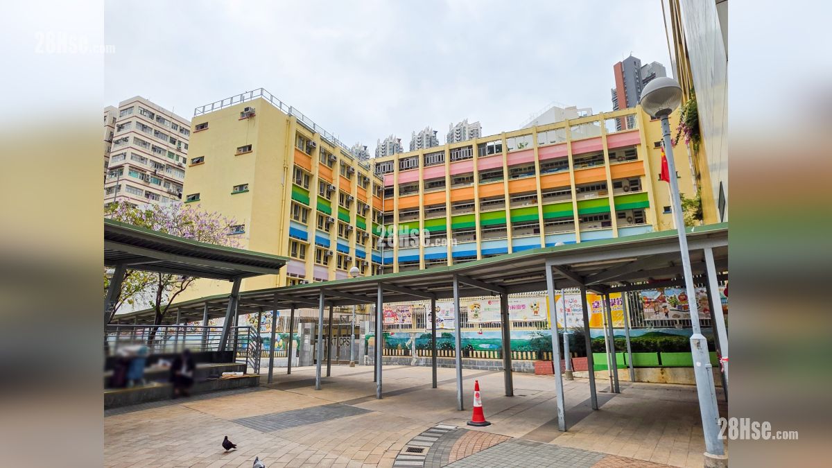 映居 附近設施 大角嘴天主教小學, 距離項目約 450 米