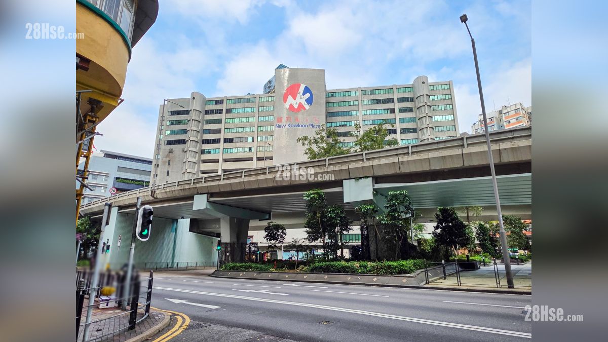 映居 鄰近商場或食肆 新九龍廣場, 位於大角咀道, 距離項目約 400 米