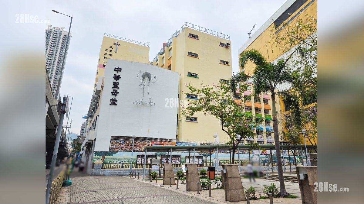 映居 附近設施 大角嘴天主教小學, 距離項目約 450 米