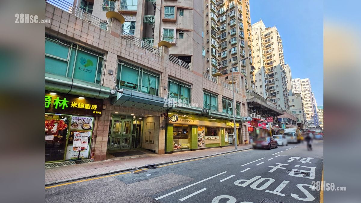 首匯 鄰近商場或食肆 寶其利街與明安街一帶設有各式食肆商舖