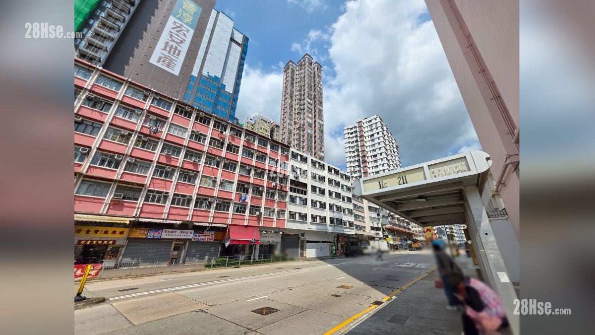 荟淳 交通配套 项目前方的凤德道设有九巴巴士站 (11C, 211)