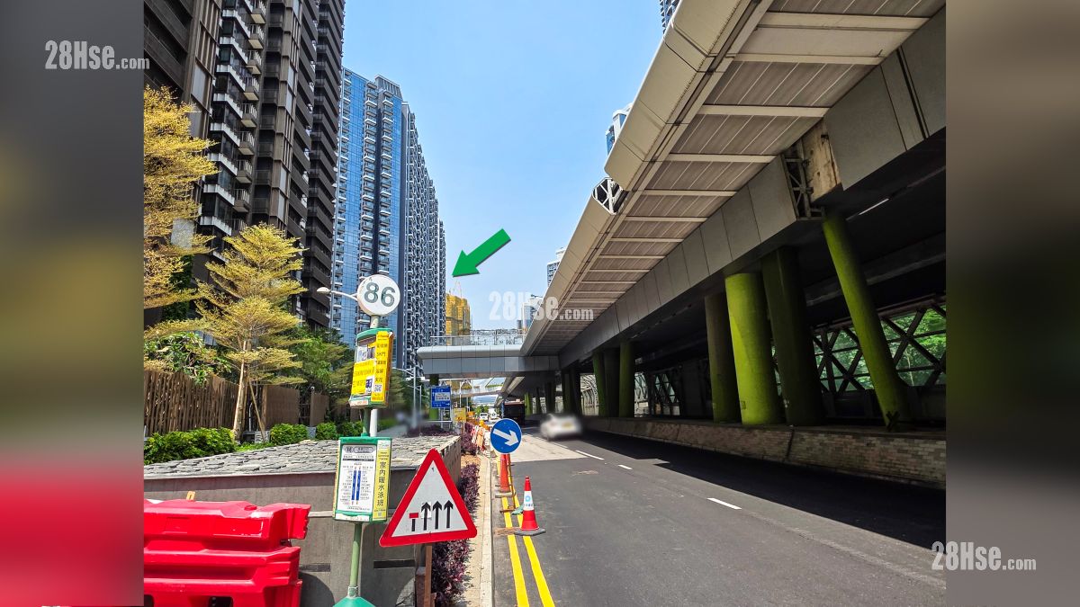 维港湾畔 2B期 交通配套 项目外的承丰道设有专线小巴站 (86)