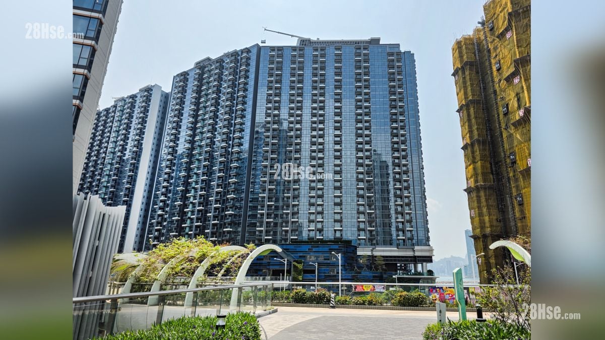 维港湾畔 2B期 主题大厦 Phase 2B of Victoria Voyage, 维港湾畔 2B期由中国海外发展，设有2座，提供509伙，实用面积305至1,839平方尺，间隔为1房至4房。