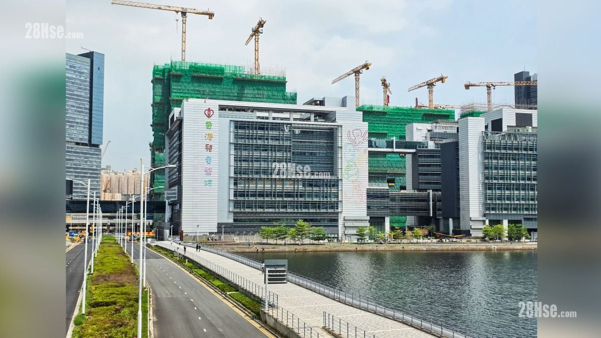 维港湾畔 2B期 附近设施 香港儿童医院, 位于河的对面