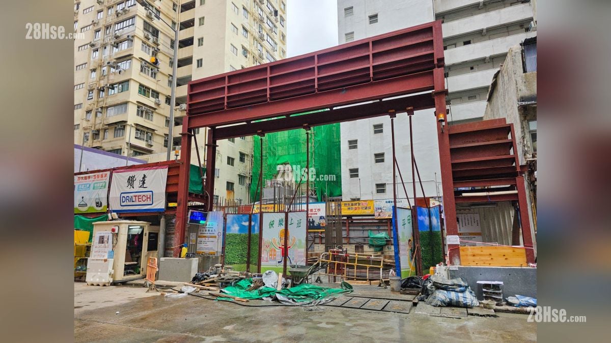 原舍 主題大廈 22 Square 原舍位於油麻地德昌里22號，由東立發展，設有1座，提供84伙，實用面積由180至674平方呎，開放式至2房間隔。