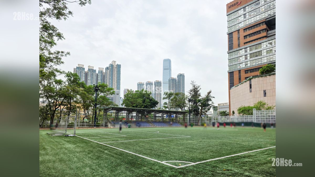 原舍 附近設施 櫻桃街公園設有籃球場, 足球場, 距離項目約 200 米