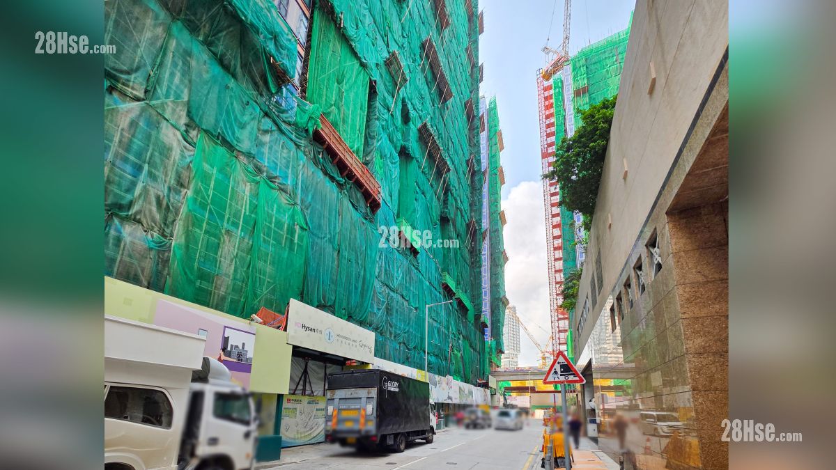 首岸 第一期 主题大厦 Phase 1 of One Victoria Cove 首岸第一期由恒基发展，提供1座（第2座），提供360伙，实用面积301至642平方尺，间隔为2房至3房。