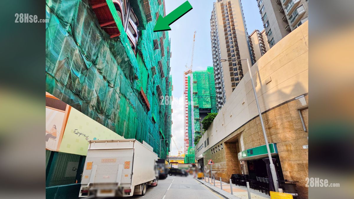 首岸 第一期 主题大厦 从环安街观看项目 (绿色箭嘴部分) 外观