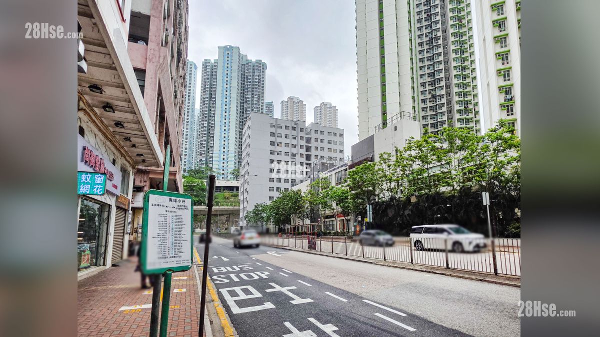 形瑨 交通配套 項目外的沙咀道設有專線小巴站