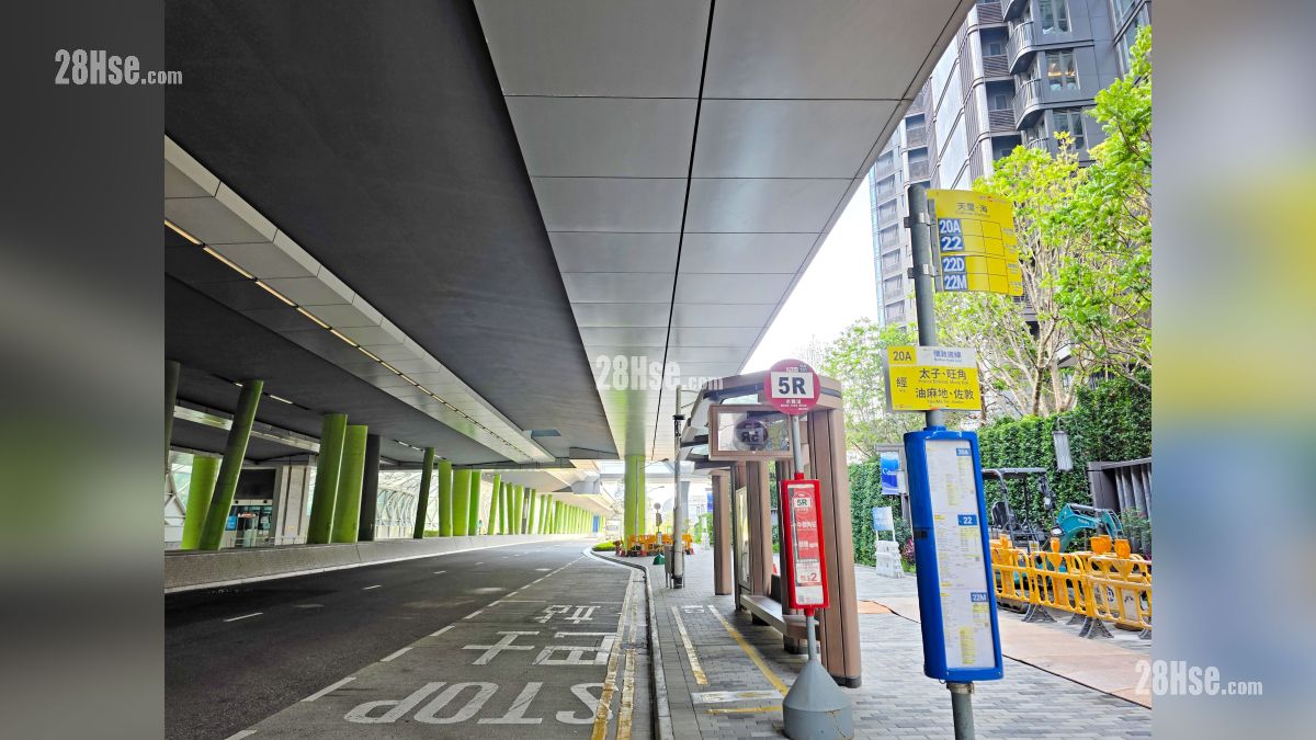 天玺海 2B期 交通配套 项目外的承丰道设有巴士站, 九巴(5R), 城巴(20A,22,22D,22M)