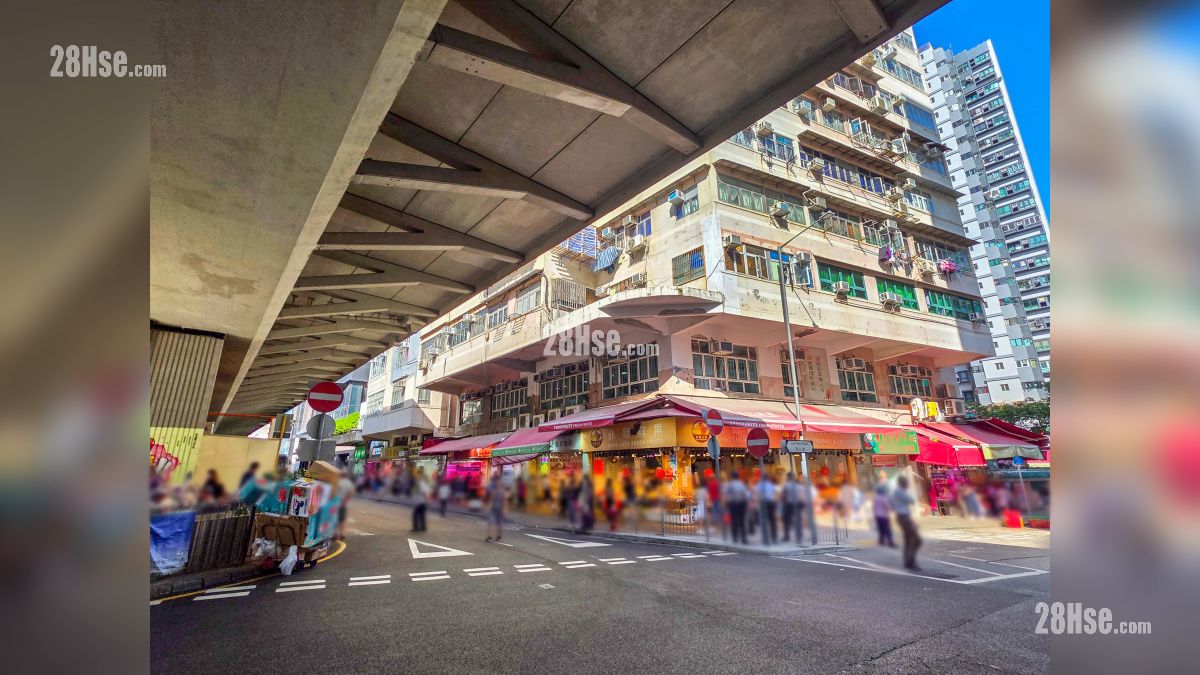 壹沐 2期 鄰近商場或食肆 東九龍走廊底部設有商舖與街市, 人流較多